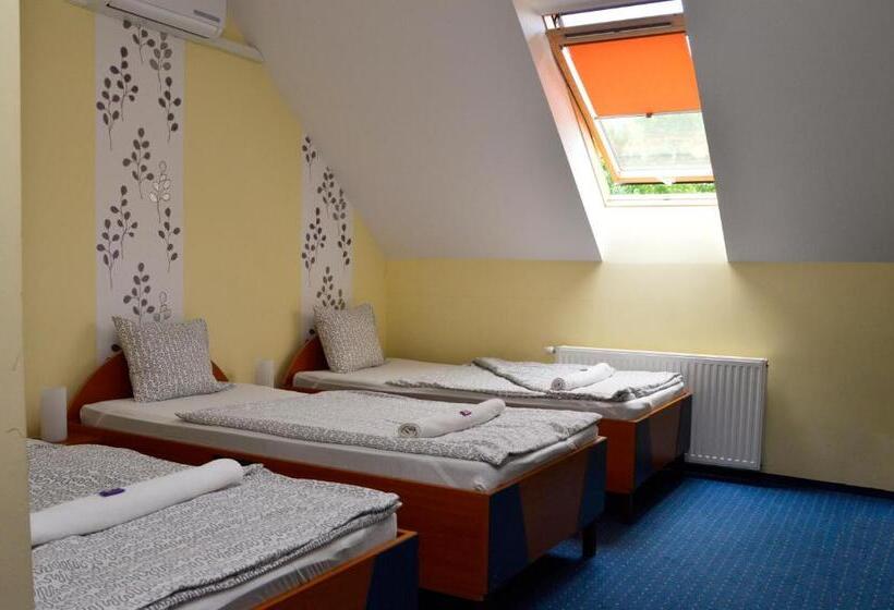 غرفة قياسية, Mediterrán Vendégház