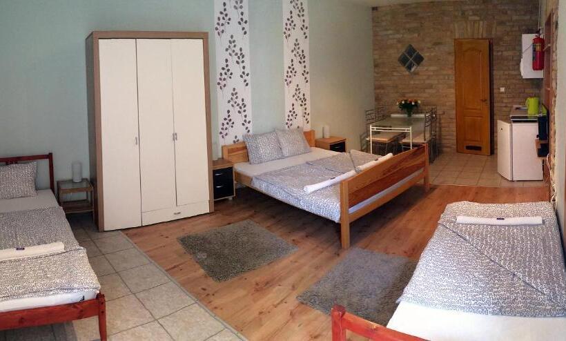 شقة غرفة واحدة, Mediterrán Vendégház