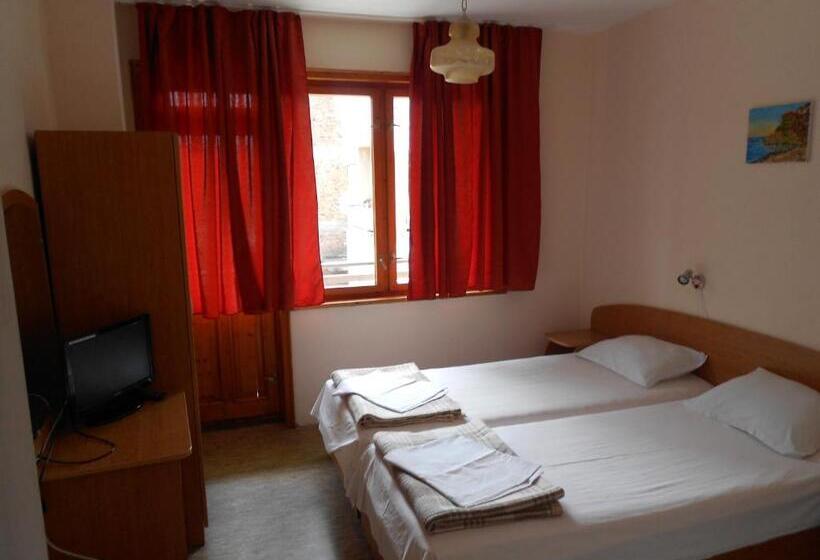 Номер Стандарт, Nelly Guest House