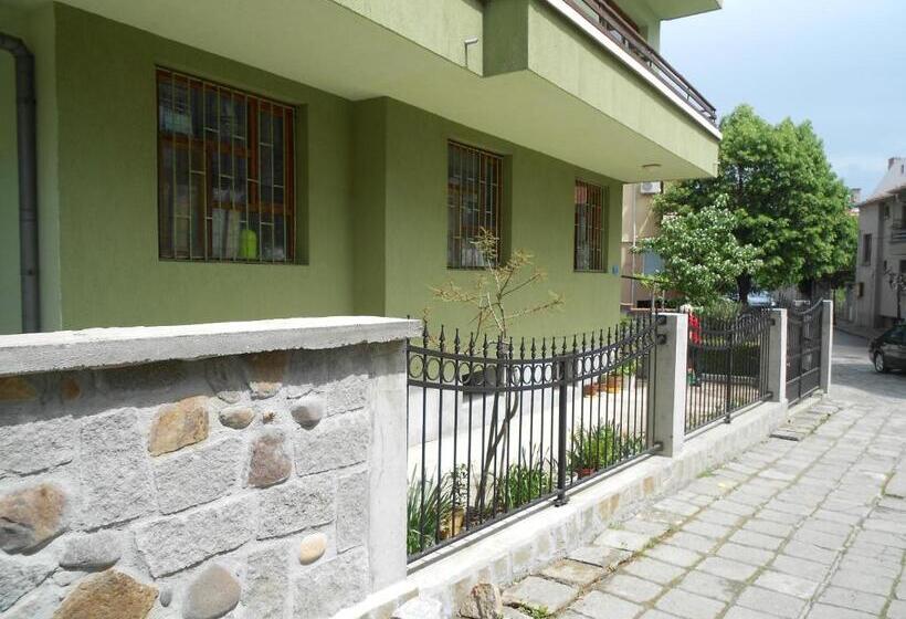 Апартаменты 1 Спальня, Nelly Guest House