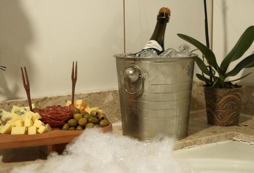 סוויטה עם ג'קוזי, Pousada Gauleses