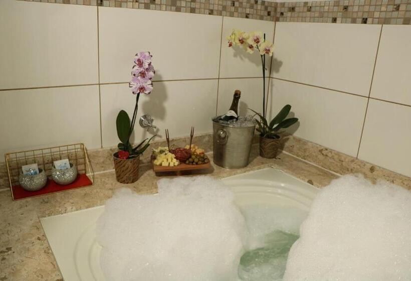 סוויטה עם ג'קוזי, Pousada Gauleses