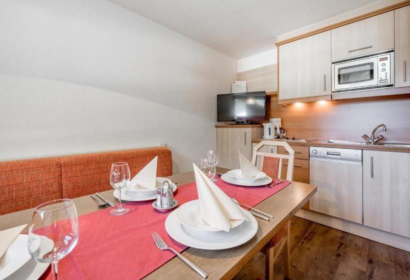 דירת שלושה חדרים, Pension Granbichler