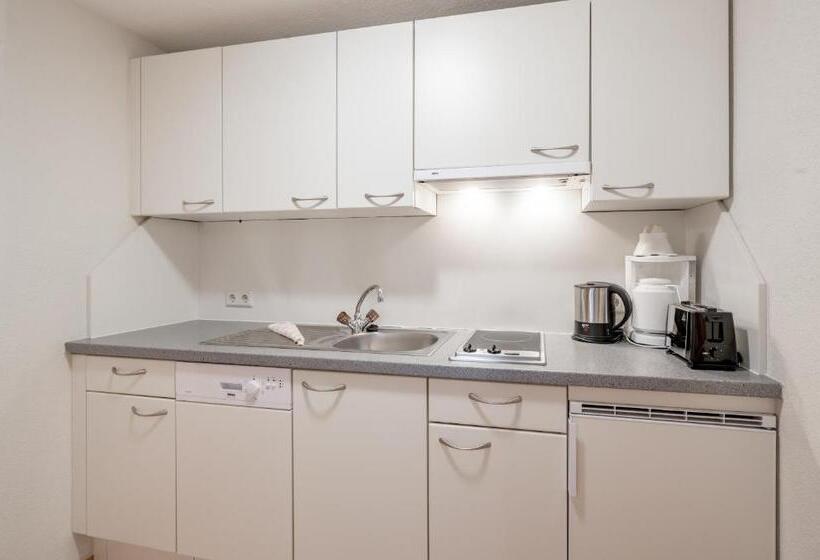 דירת חדר, Pension Granbichler