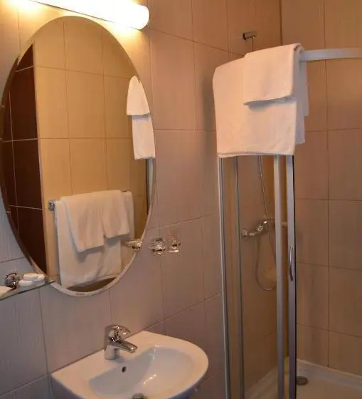 Standard Kolmen Hengen Huone, Pensiunea Magura