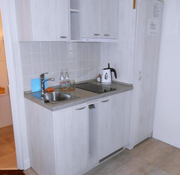 استودیوی استاندارد, Art