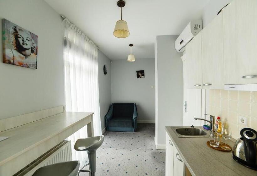 اتاق خانوادگی, Art