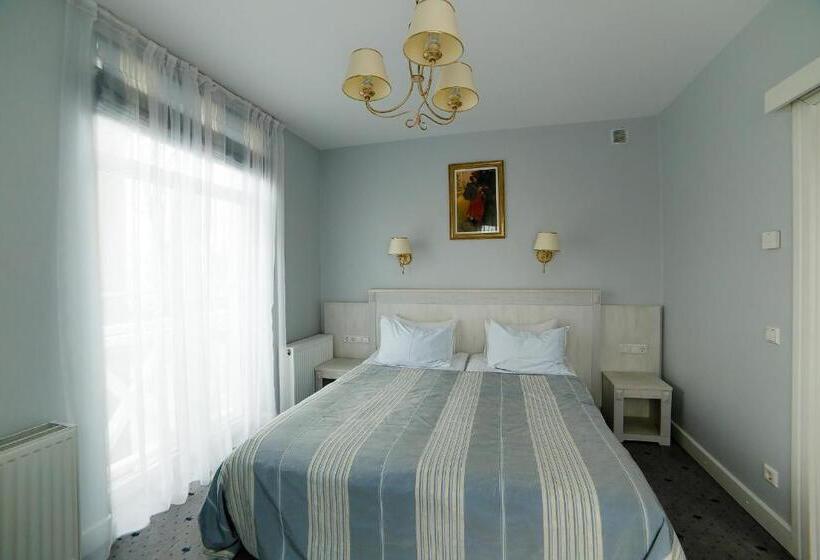 اتاق خانوادگی, Art