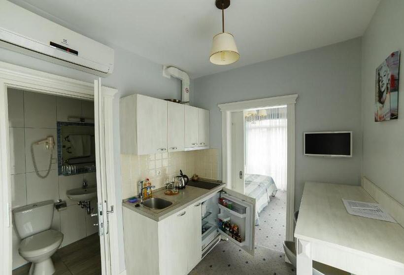 اتاق خانوادگی, Art