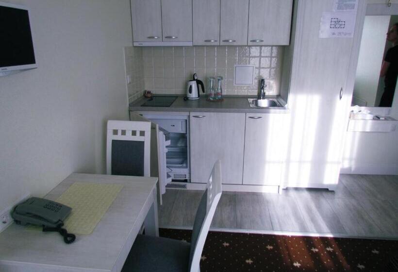 اتاق خانوادگی, Art