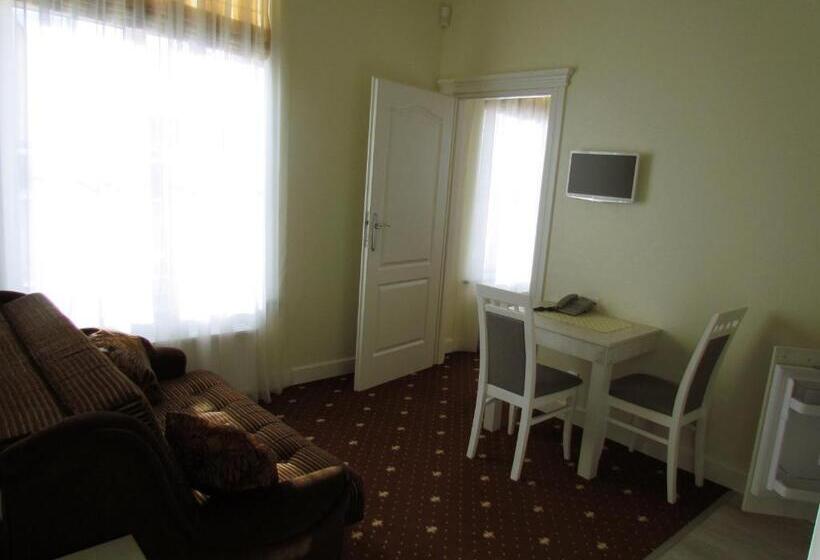 اتاق خانوادگی, Art