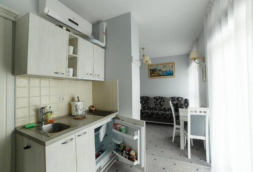 اتاق خانوادگی, Art