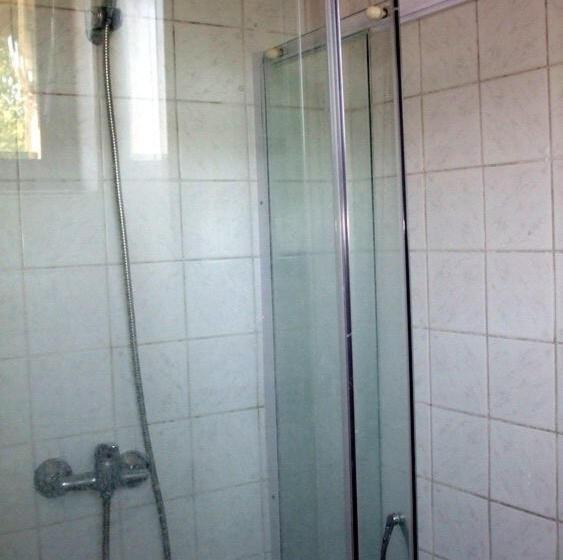 Трехместный Номер Стандарт Совместная Ванная, Lugas Szallas