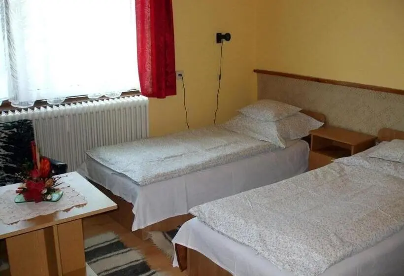 Standard Kolmen Hengen Huone Jaettu kylpyhuone, Lugas Szallas