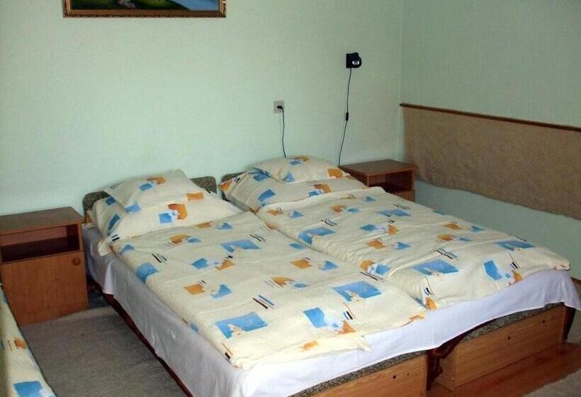 Трехместный Номер Стандарт Совместная Ванная, Lugas Szallas