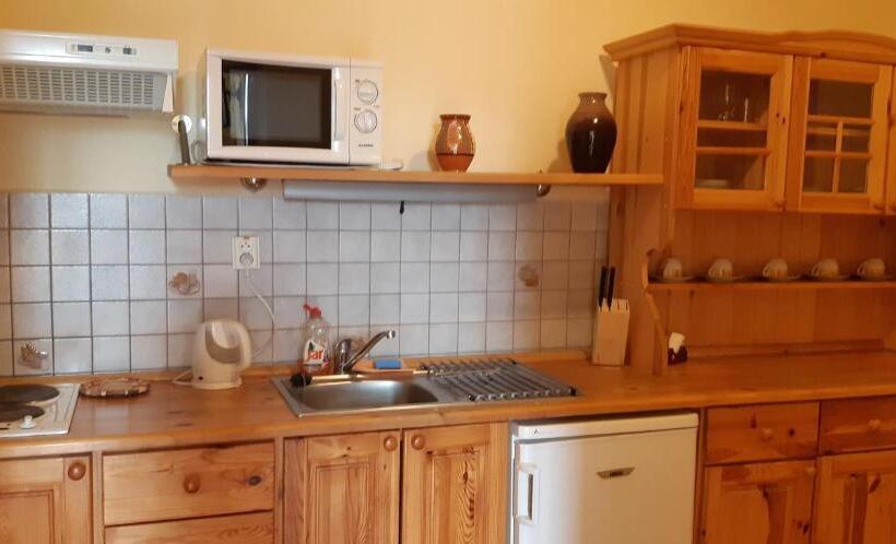 إستوديو قياسى, Victoria   Penzion & Restaurant