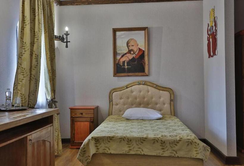 اتاق استاندارد یک نفره, Fortetsya Hetmana