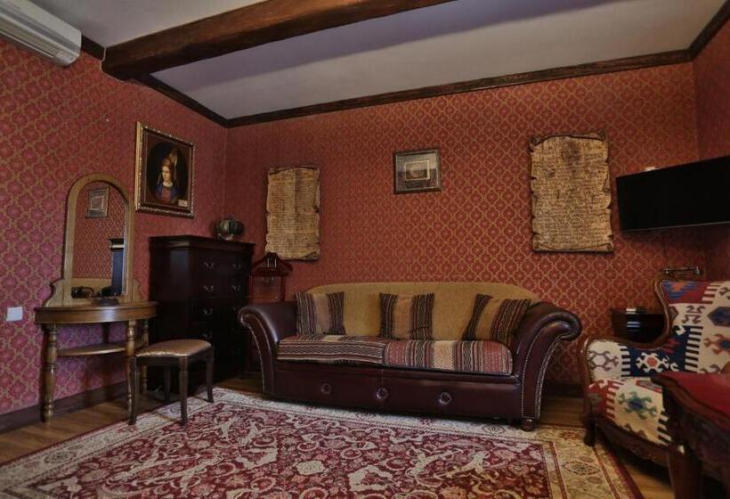 اتاق لوکس, Fortetsya Hetmana