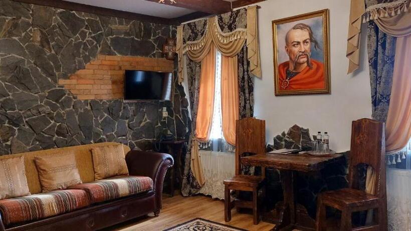 اتاق لوکس, Fortetsya Hetmana