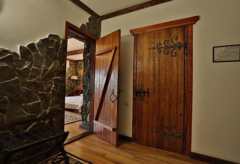 اتاق لوکس, Fortetsya Hetmana