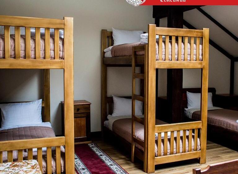 تختخواب در اتاق مشترک, Fortetsya Hetmana