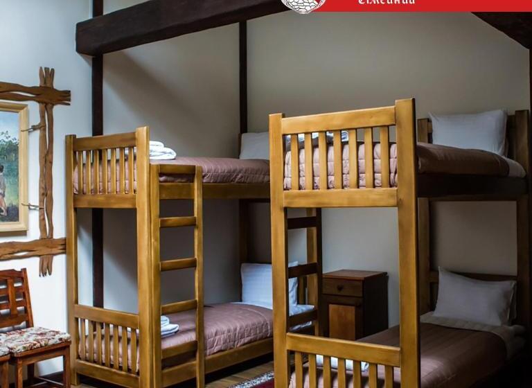 تختخواب در اتاق مشترک, Fortetsya Hetmana