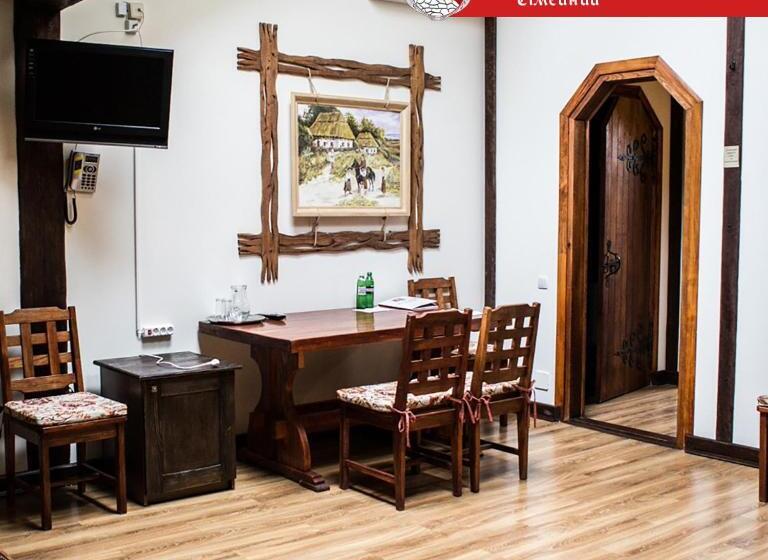 تختخواب در اتاق مشترک, Fortetsya Hetmana