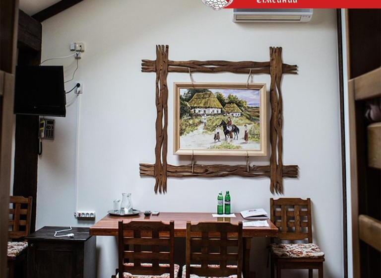 تختخواب در اتاق مشترک, Fortetsya Hetmana