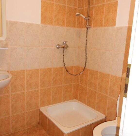 标准单人间, Hostel Lan