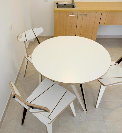 اتاق خانوادگی, Draugų Namai