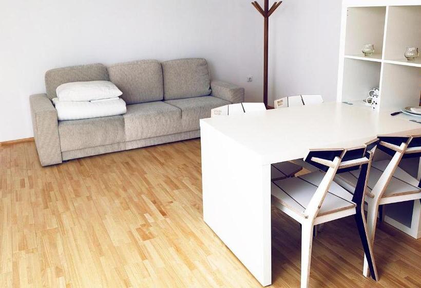 استودیوی استاندارد, Draugų Namai