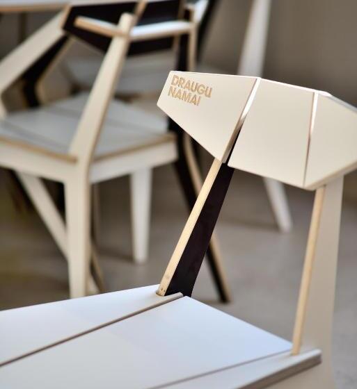 سوئیت خانوادگی اقتصادی, Draugų Namai