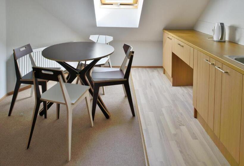 سوئیت خانوادگی اقتصادی, Draugų Namai