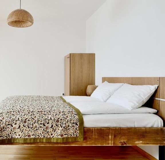 اتاق سوپریور, Draugų Namai