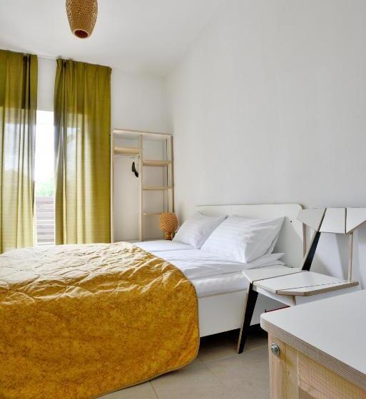 اتاق استاندارد, Draugų Namai