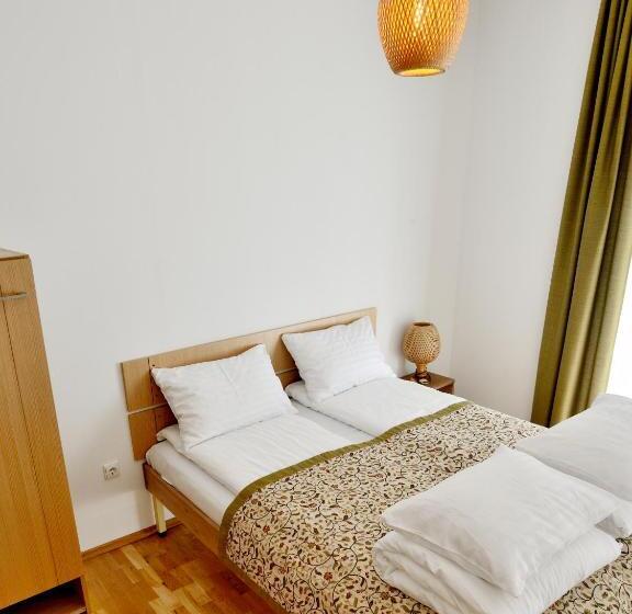 اتاق سوپریور خانوادگی, Draugų Namai