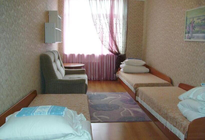 اتاق استاندارد سه نفره, Svečių Namai Zarasai