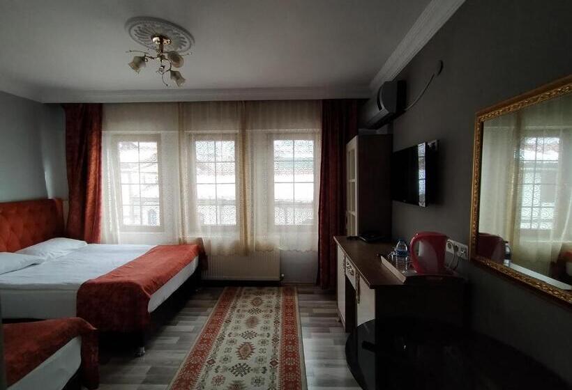 اتاق استاندارد سه نفره, Sehrizade Konagi