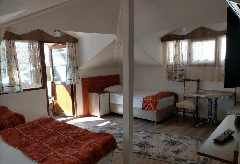 اتاق استاندارد چهارنفره با بالکن, Sehrizade Konagi