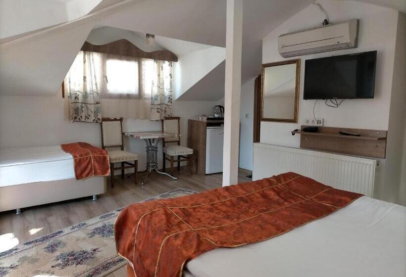 اتاق استاندارد چهارنفره با بالکن, Sehrizade Konagi