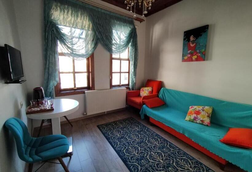 سوییت لوکس, Sehrizade Konagi