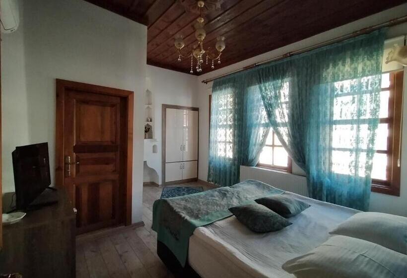 سوییت لوکس, Sehrizade Konagi