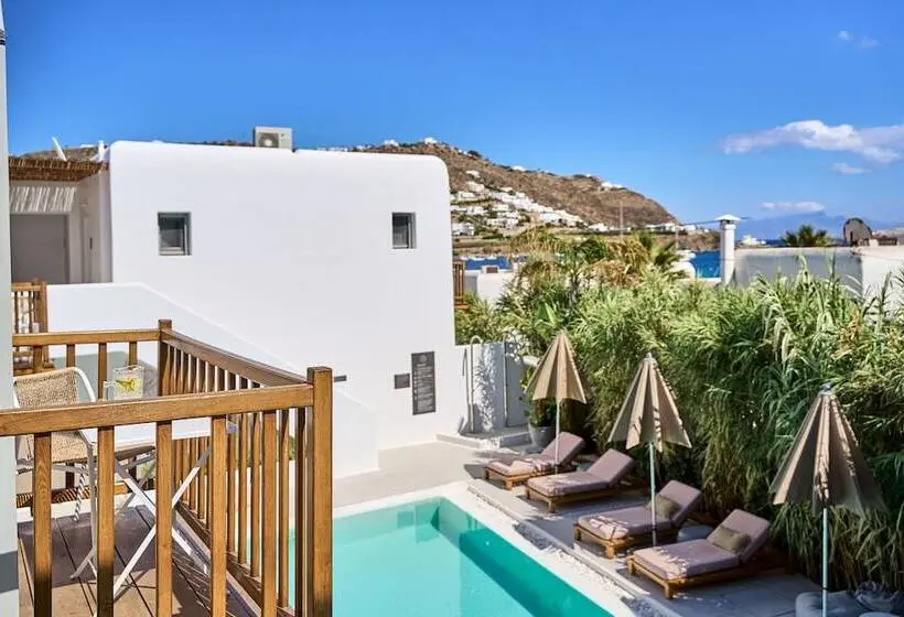 プールビューのクラシックルーム, Adorno Beach Hotel And Suites