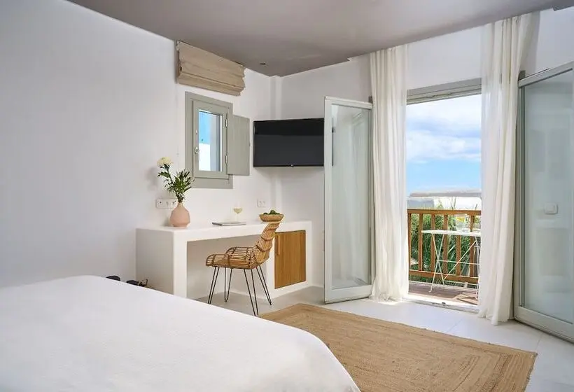 プールビューのクラシックルーム, Adorno Beach Hotel And Suites