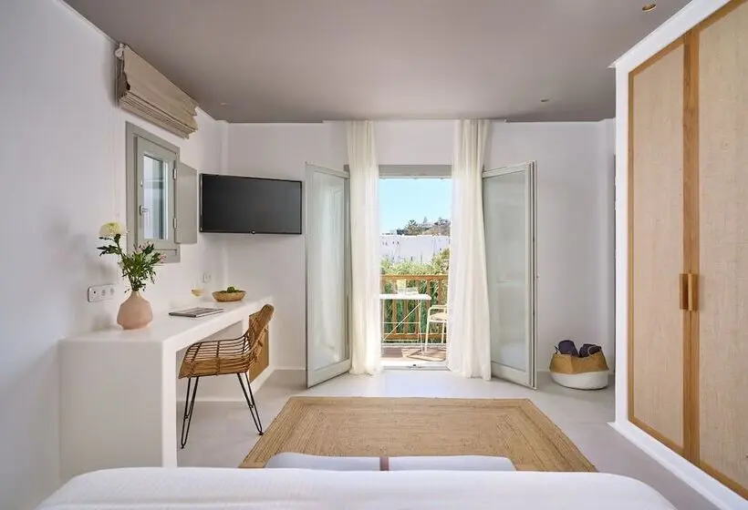 プールビューのクラシックルーム, Adorno Beach Hotel And Suites