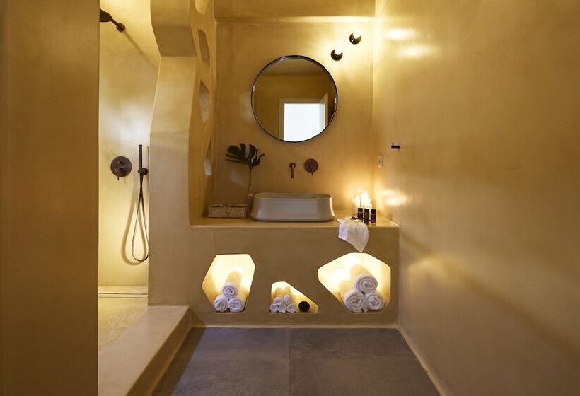 جناح جونيور مطلّ علي البحر, Aeon Suites  Adults Only
