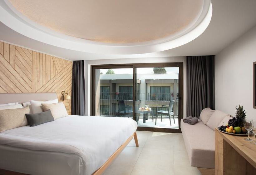 Family Suite, Paloma Orenda