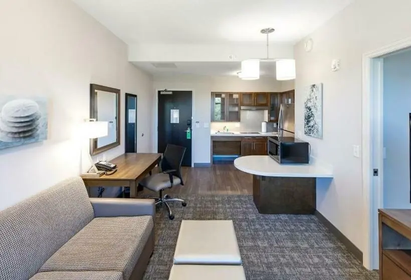 身障者適用キングサイズベッドルーム, Staybridge Suites   Naples   Marco Island, An Ihg