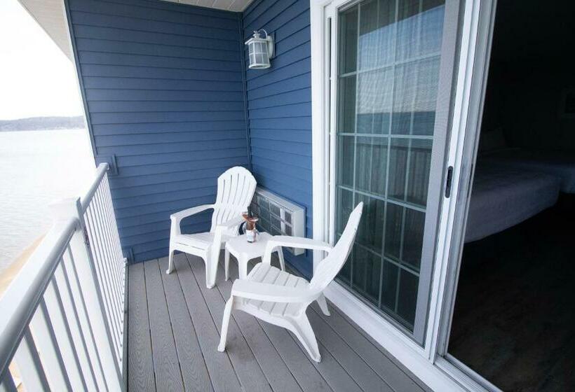 基本间, The Baywatch Resort