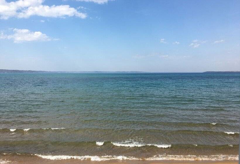 带大床的豪华间, The Baywatch Resort